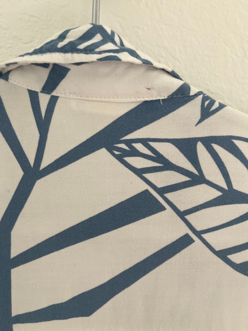 Ocean Drive White and Blue Leaf-Print Button-Up Shirt - Picture 7 of 7